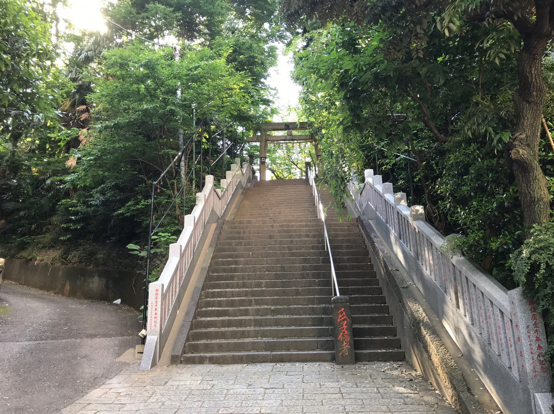 Nishikubo Hachiman Shrine-Toranomon必去景点