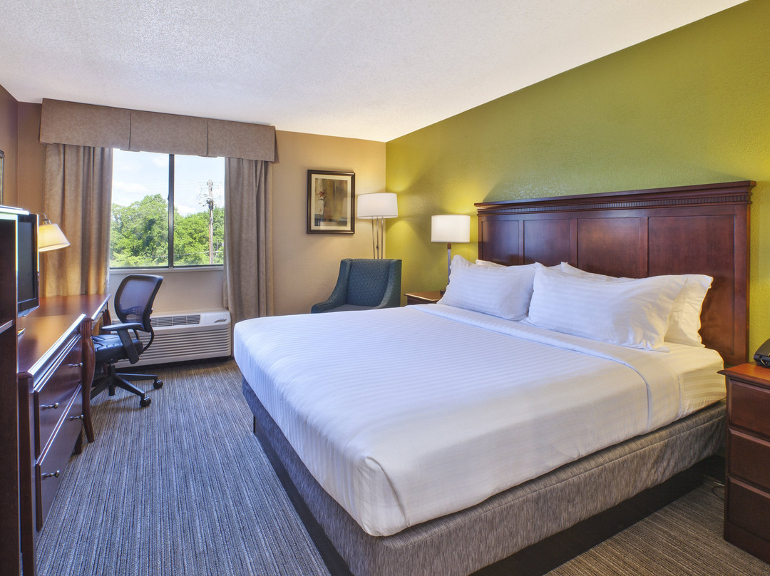 日耳曼敦智选假日酒店主图