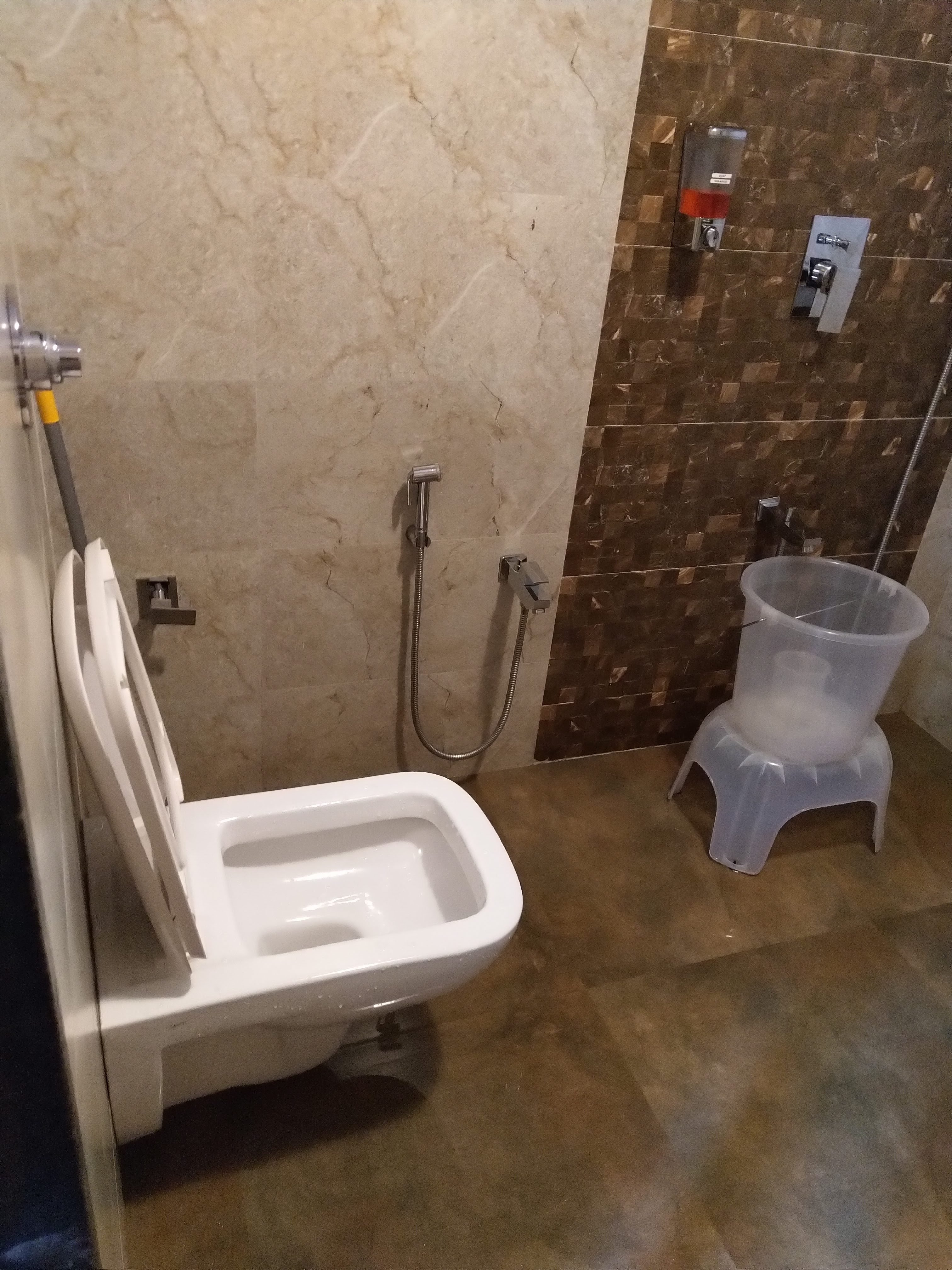 Jivanta Hotel Mahabaleshwar-浴室