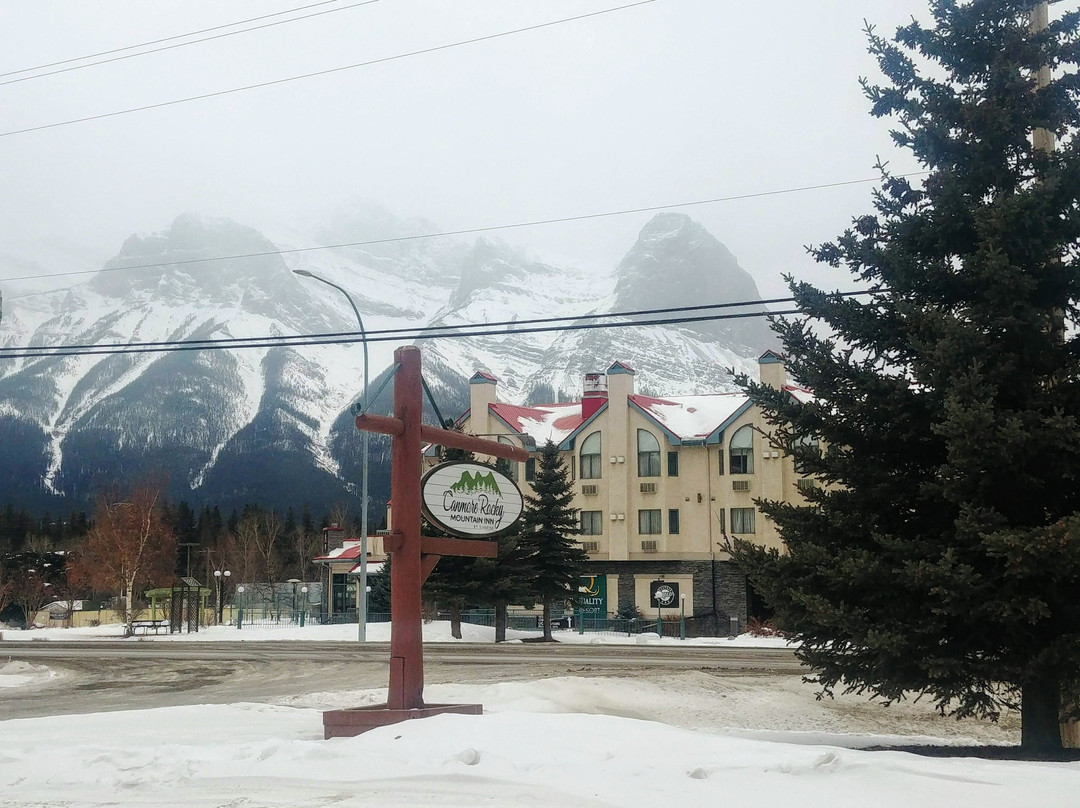 Canmore Rocky Mountain Inn主图