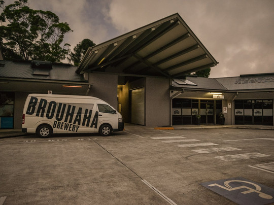 马莱尼餐馆和美食-Brouhaha Brewery & Restaurant