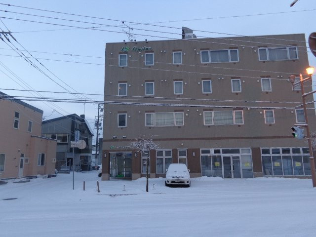 拉斯顿饭店主图