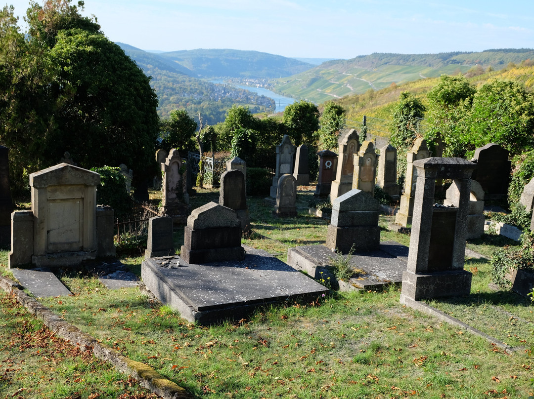 Judischer Friedhof-贝恩卡斯特尔－屈斯必去景点