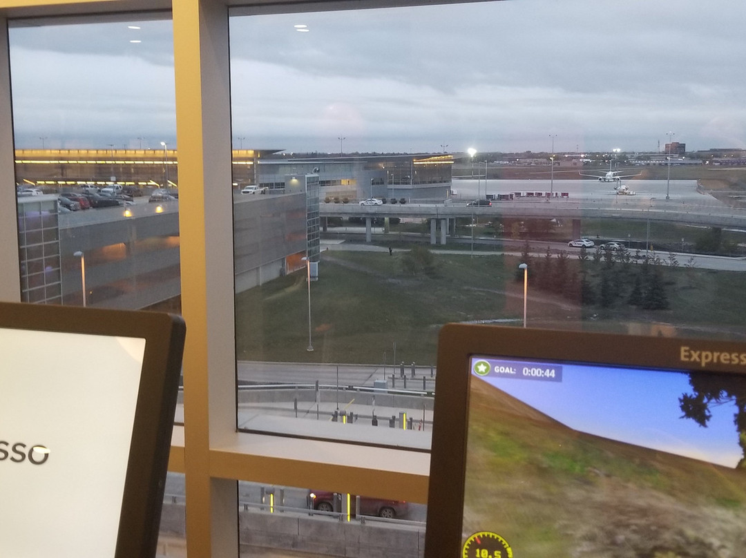 温尼伯机场万怡酒店主图