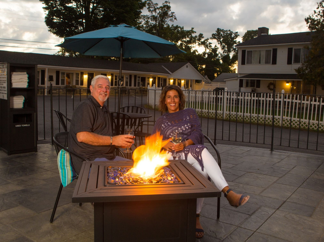 Knotty Pine Motel主图