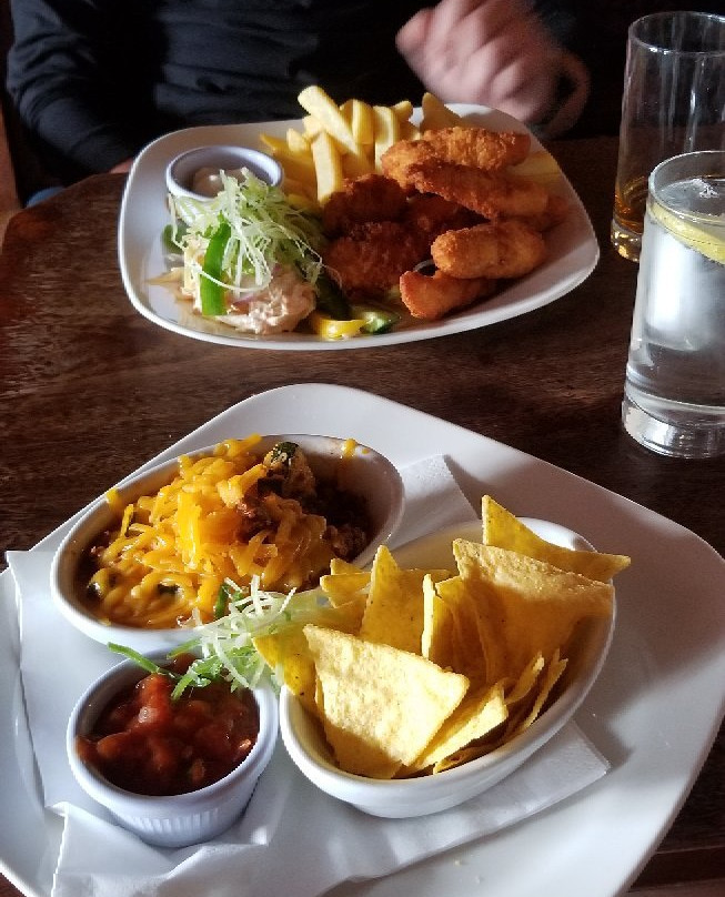 The White House Motel主图