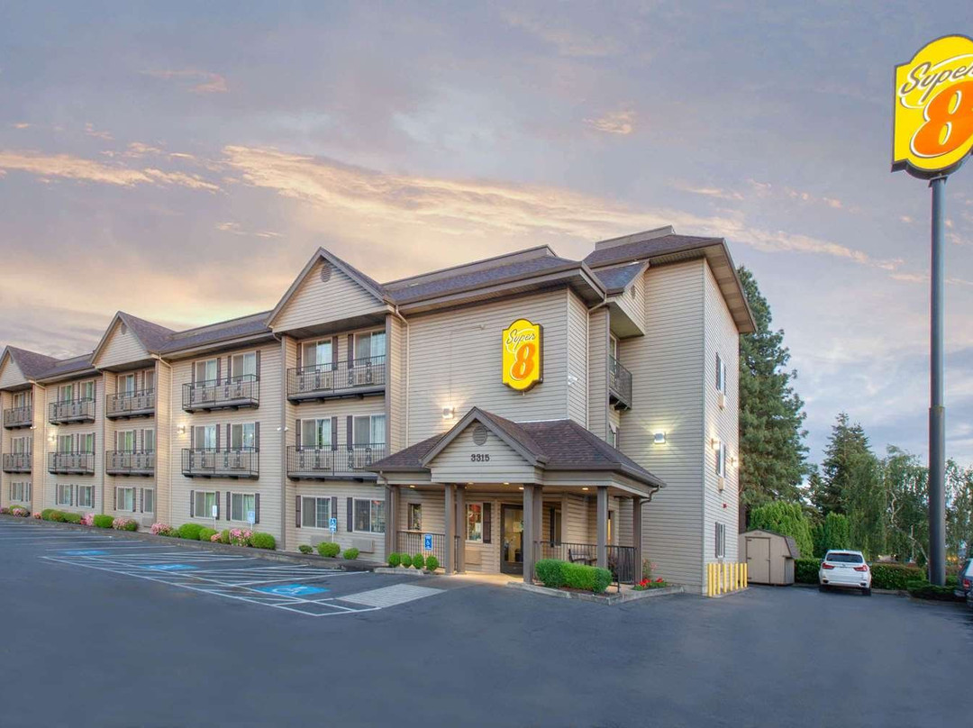 Gateway Inn & Suites主图