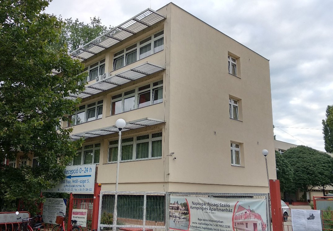 Ifjusagi Szallo es Kemping