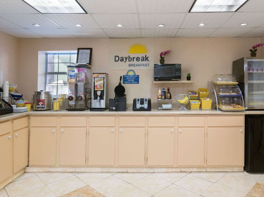 Days Inn by Wyndham Waycross主图