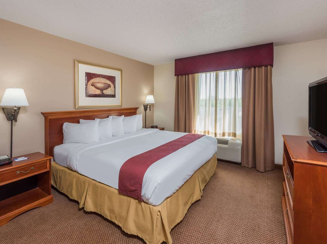 Seasons Inn & Suites  Highland主图