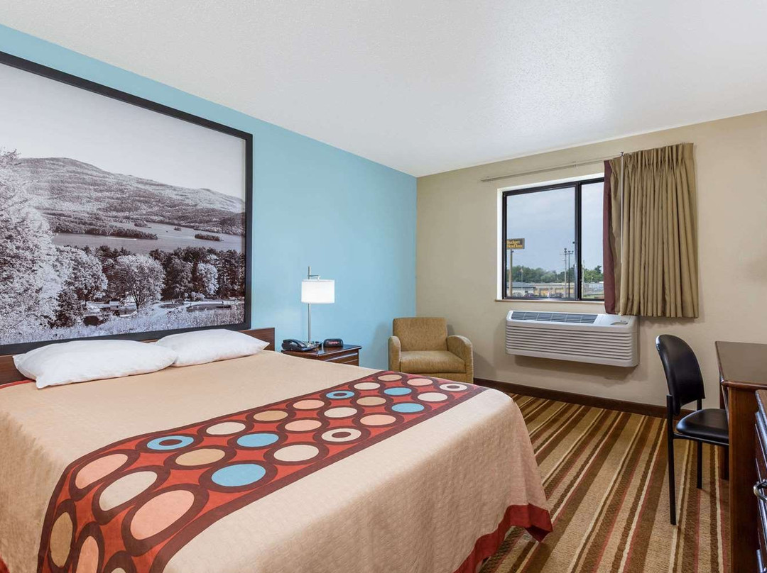 Super 8 by Wyndham Danville VA主图