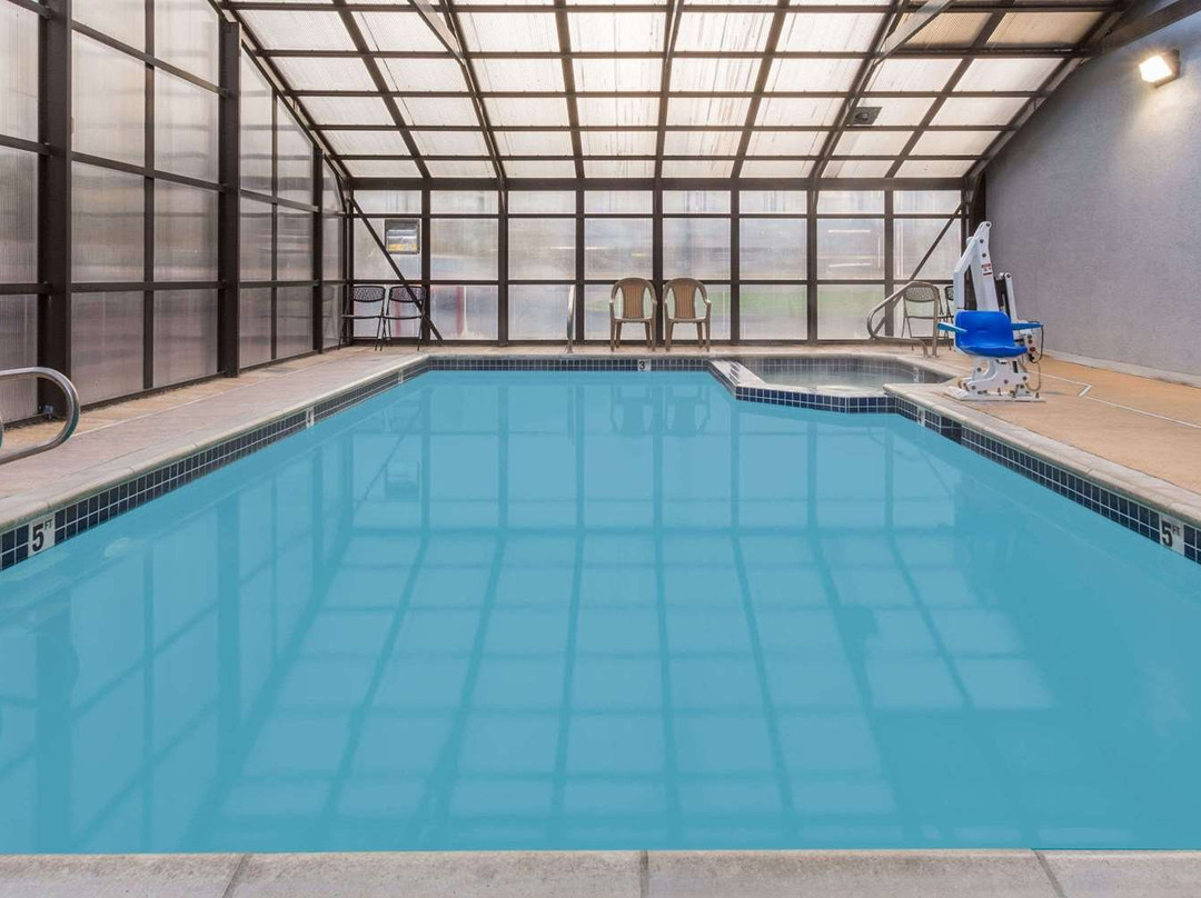 Super 8 by Wyndham Logan主图