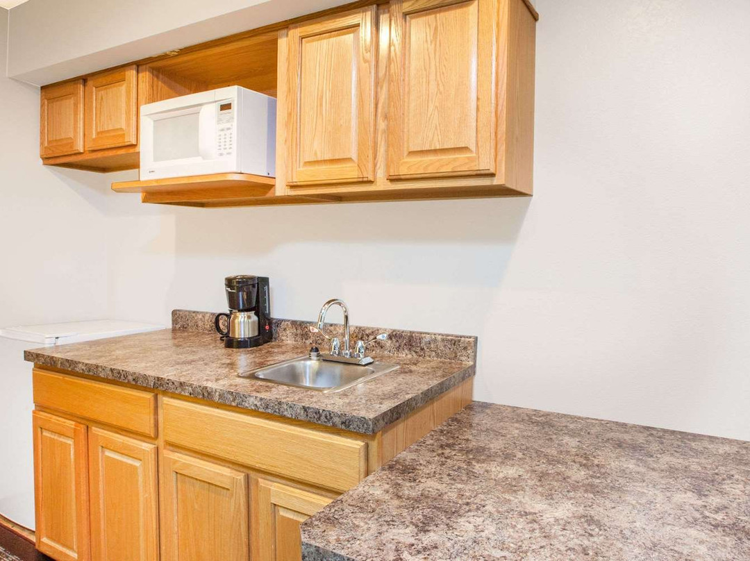 Super 8 by Wyndham West Branch主图