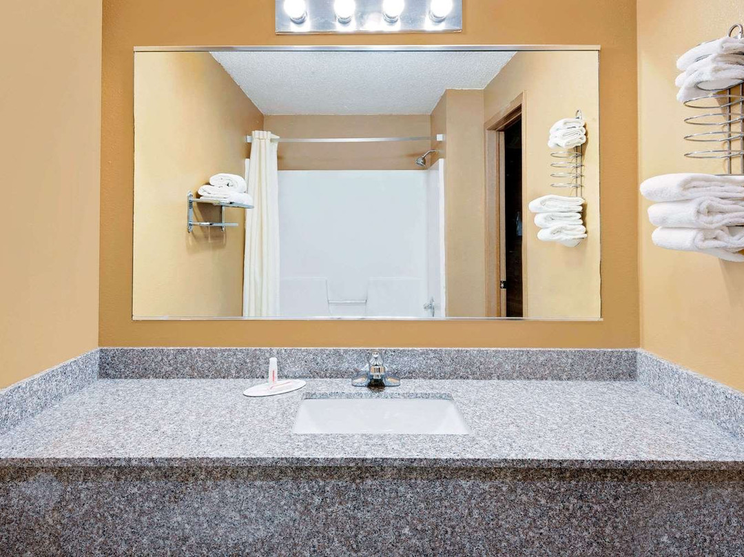 Super 8 by Wyndham Iowa Falls主图