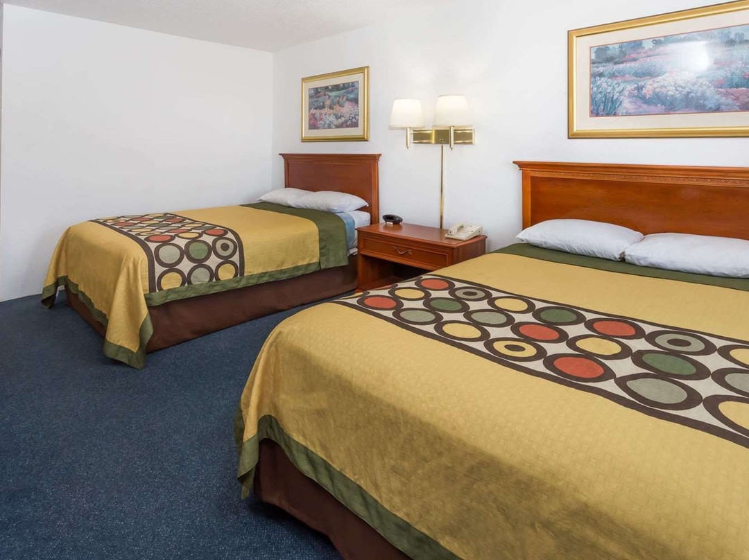 Super 8 by Wyndham Pontiac主图