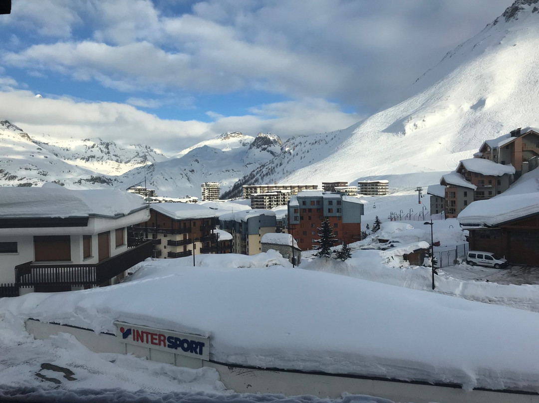 蒙大拿村庄酒店主图