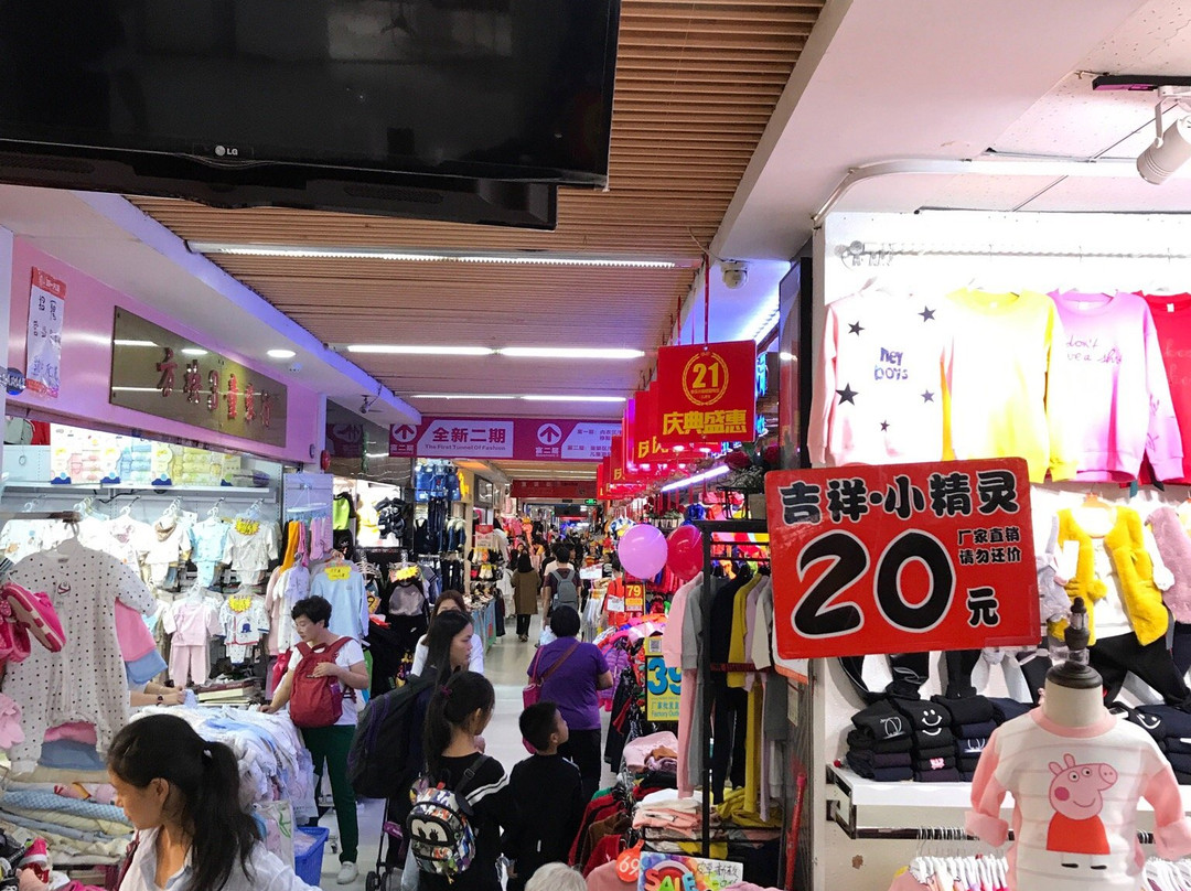 第一大道服饰批发-广州市必去景点