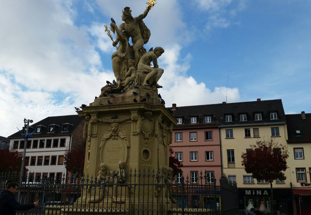 Marktplatz Brunnen景点图片