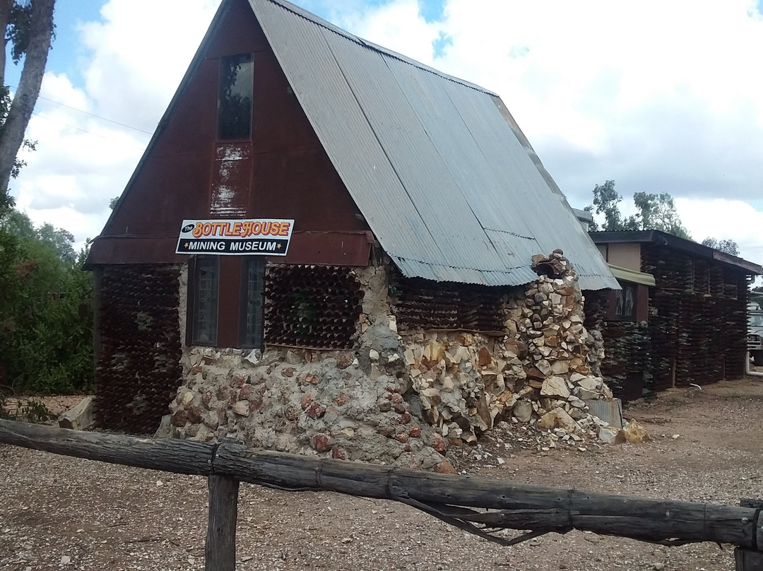 The Bottle House Mining Museum-Lightning Ridge必去景点