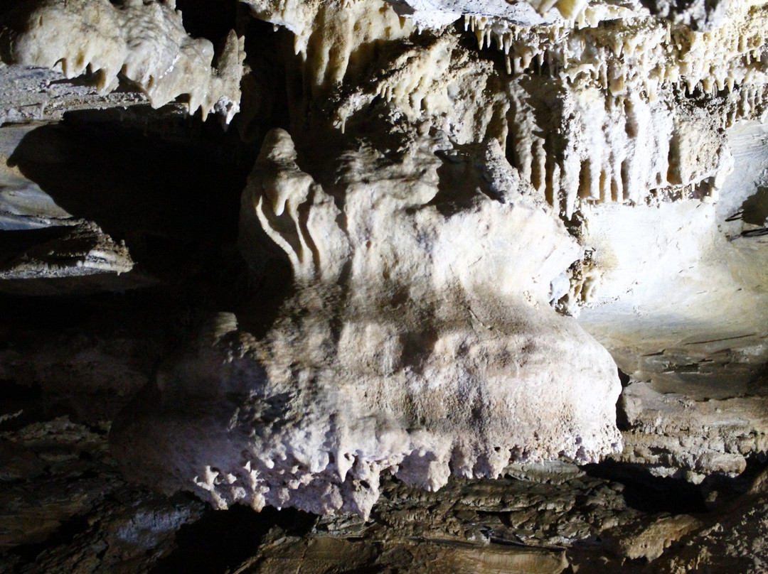 Cave Foros景点图片