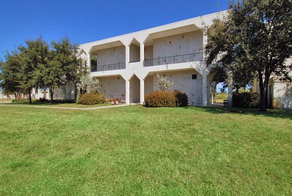 Forest Lawn Funeral Home & Memorial Gardens景点图片
