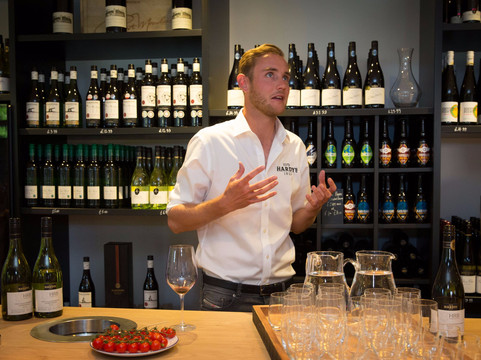 The 1853 Wine Club-威布里治必去景点