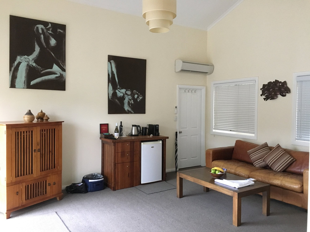 Cottage Point Inn Apartments