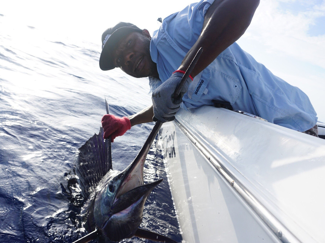 Island Fishing Charters Co.-维拉港必去景点