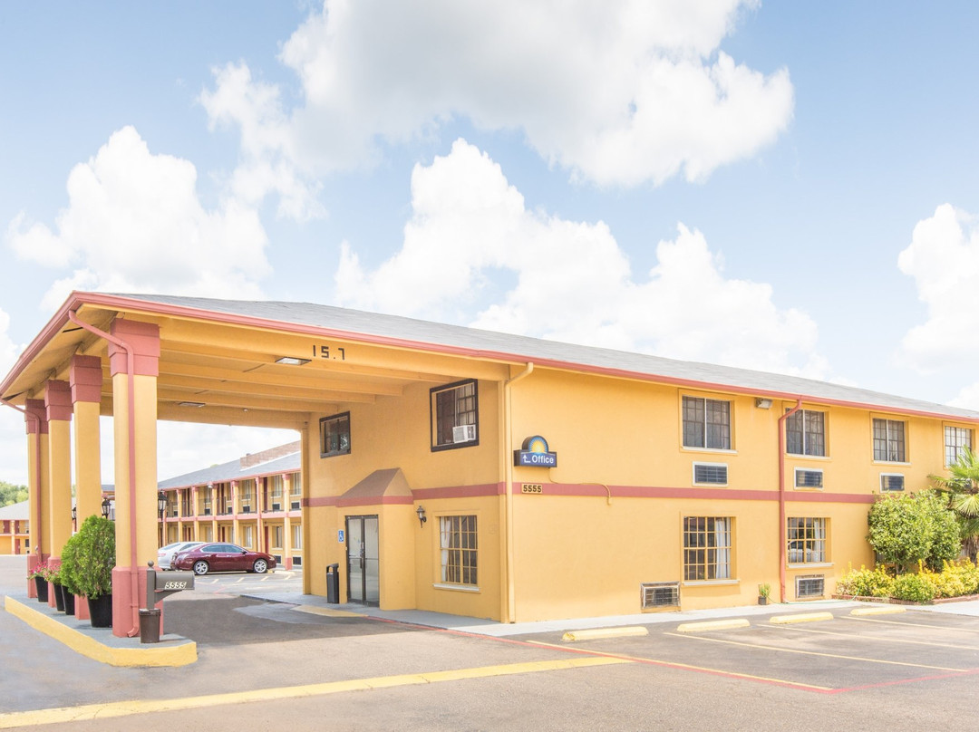 Days Inn & Suites by Wyndham Marshall