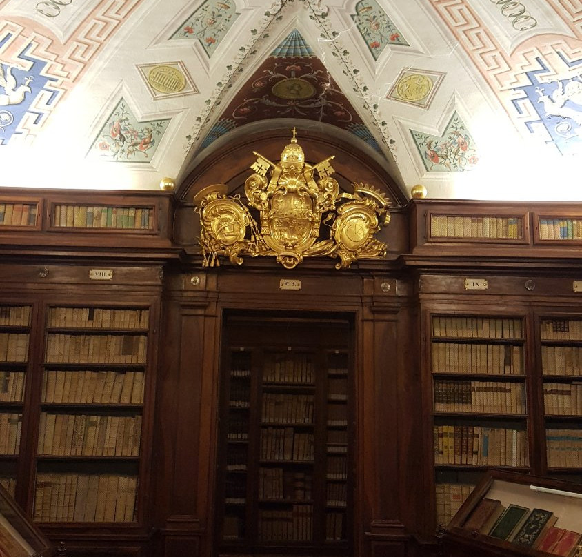 Biblioteca Comunale Mozzi-Borgetti-马切拉塔必去景点
