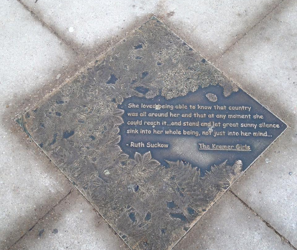 Iowa Avenue Literary Walk-爱荷华城必去景点