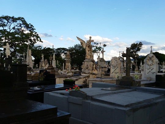 Cemitério do Bonfim-贝洛哈里桑塔必去景点