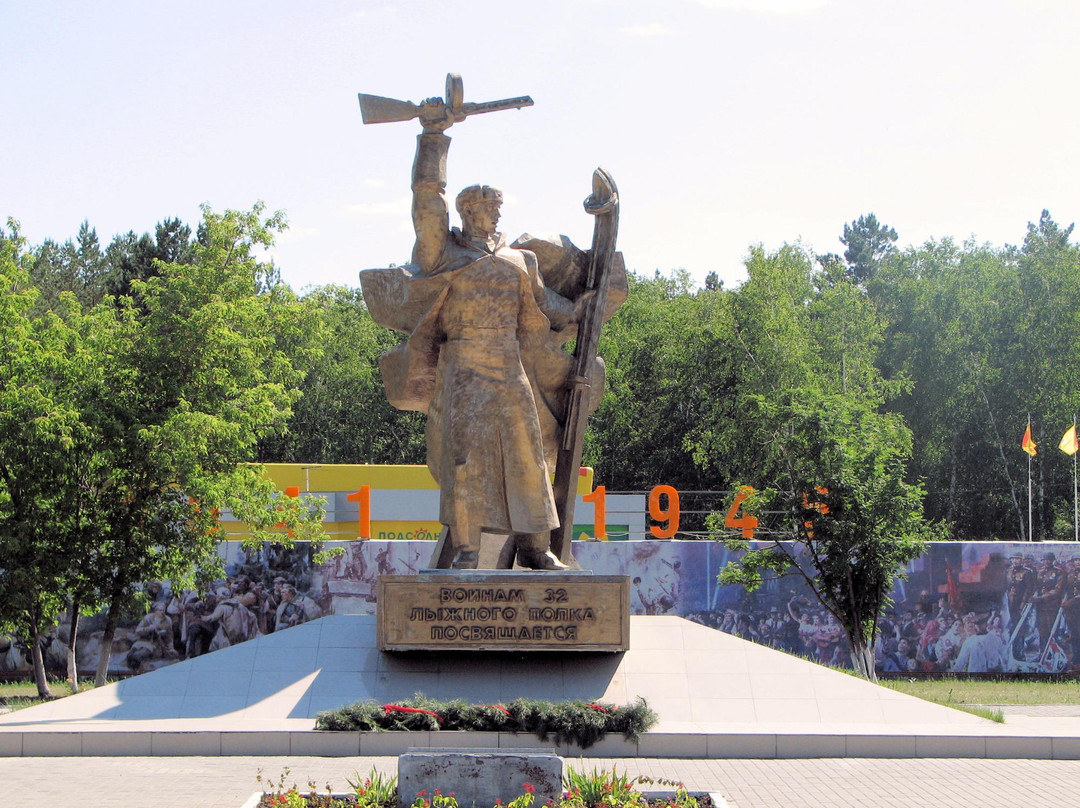 Memorial to Soldiers - Kurgan 32nd Regiment Ski-Uval必去景点