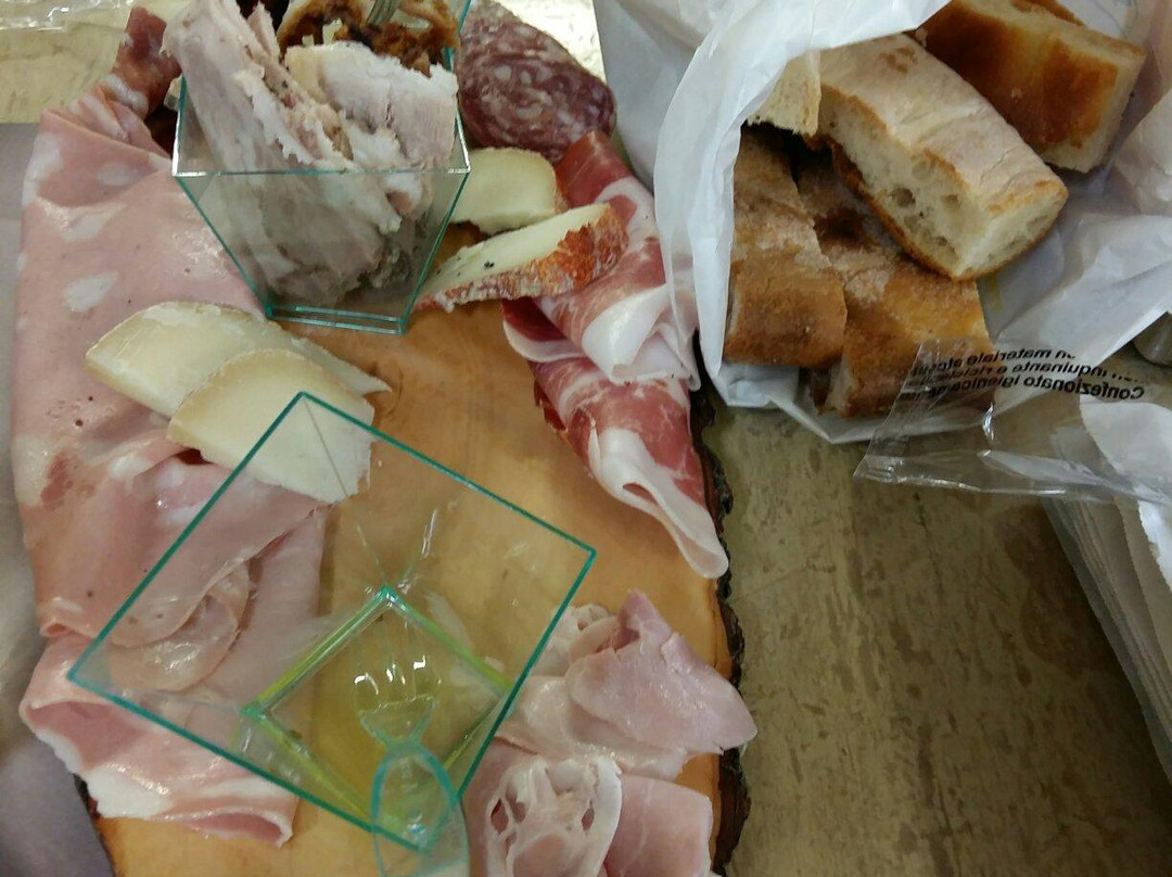 Bar Alimentari LA CHIUSA-卡伦扎诺必去景点