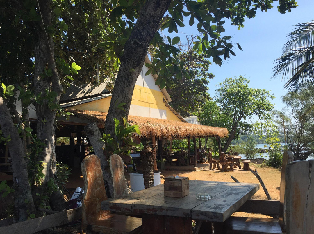 Banana Sunset Bar and Bungalows
