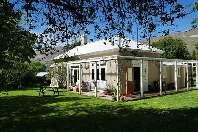 Lake's End Lodge