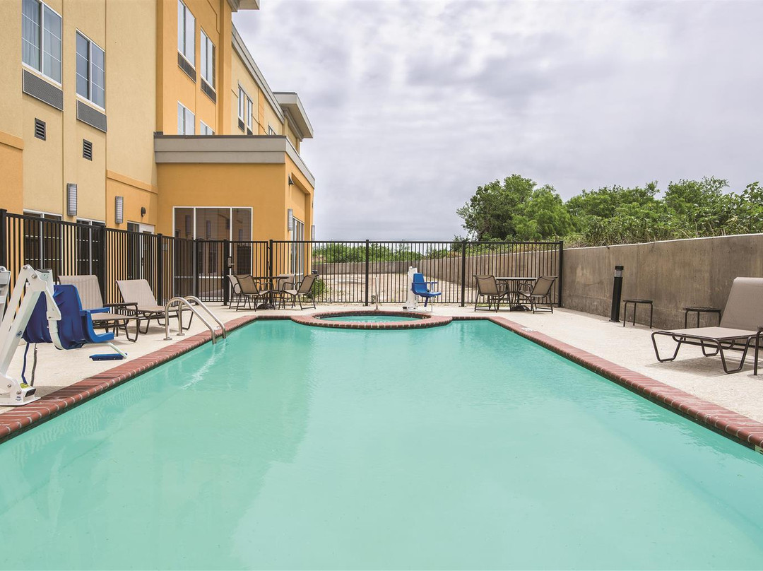 Karnes City酒店住宿-La Quinta Inn & Suites by Wyndham Karnes City - Kenedy