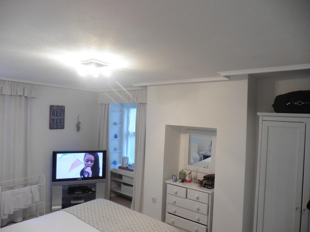 The Old Granary主图