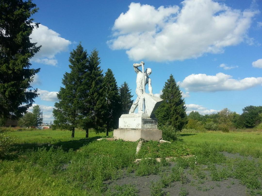 Monument to First Builders景点图片