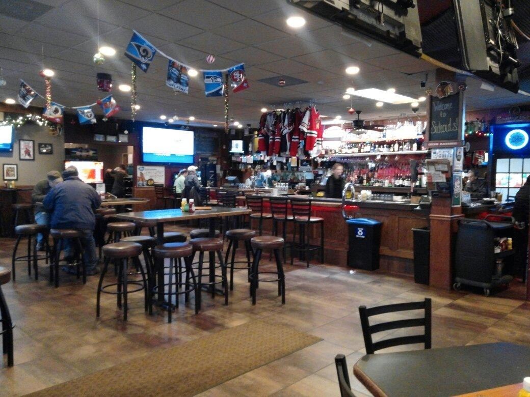 Sideouts Sports Tavern-Island Lake必去景点