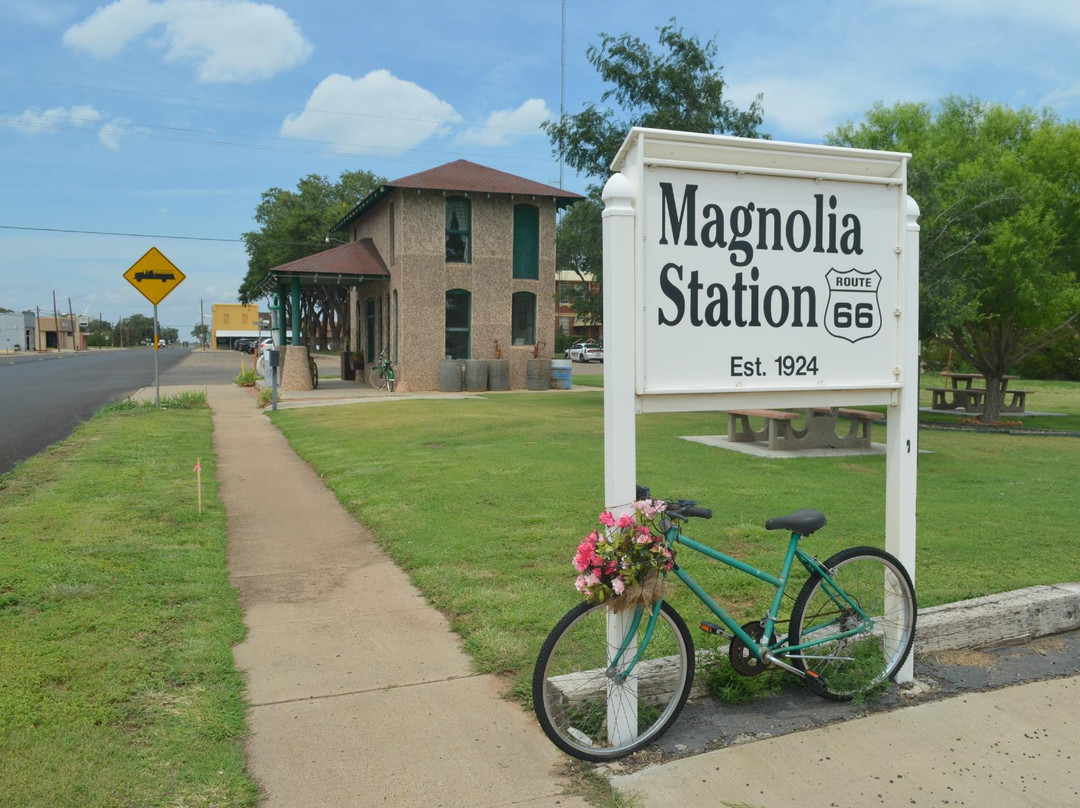 Magnolia Gas Station景点图片