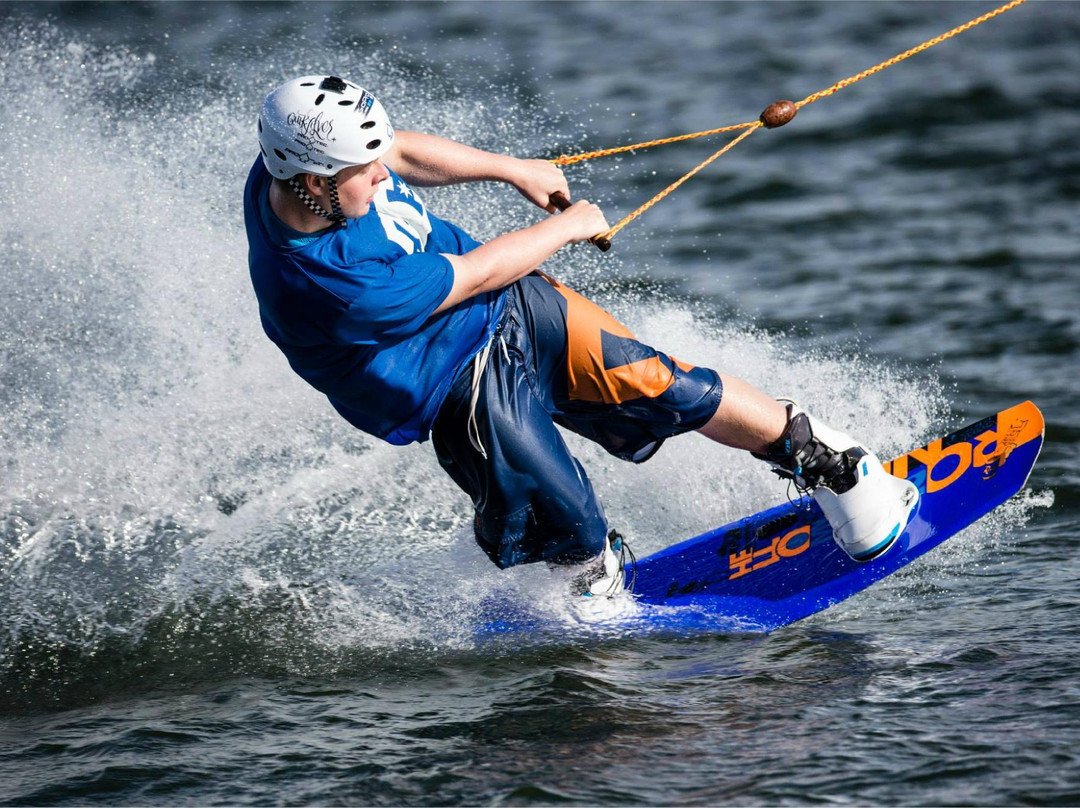 Sheffield Cable Waterski and Aqua Park-Wales必去景点