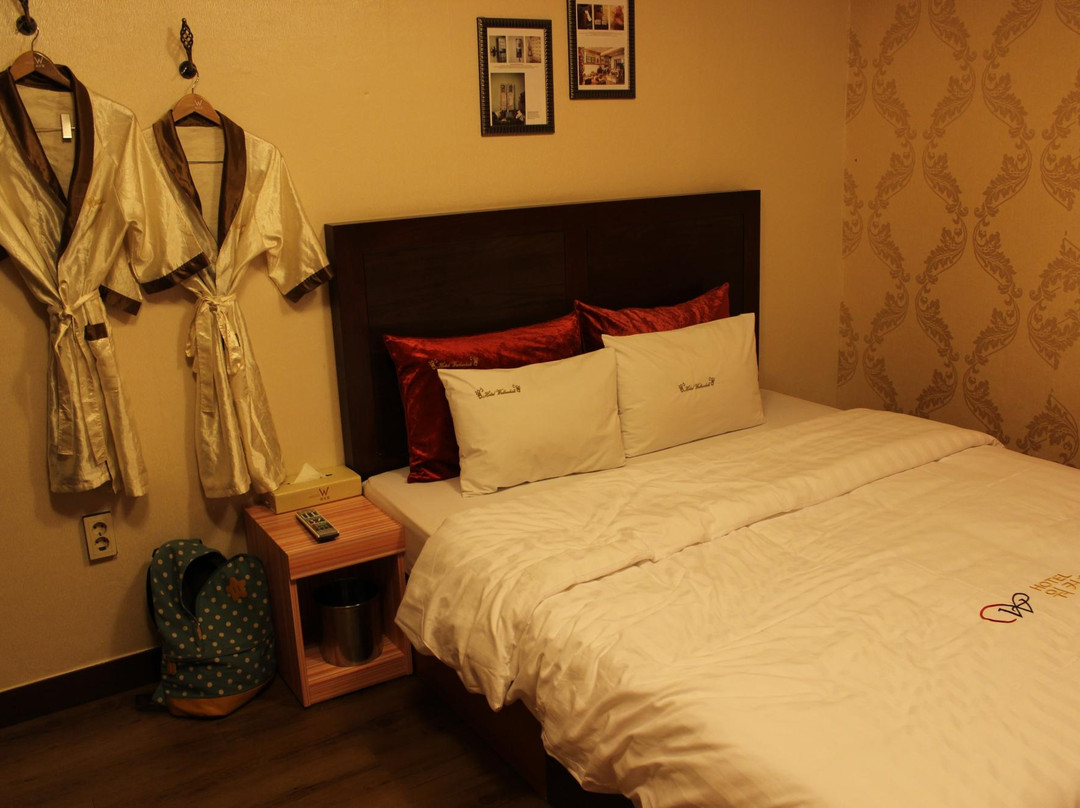 World Hotel主图