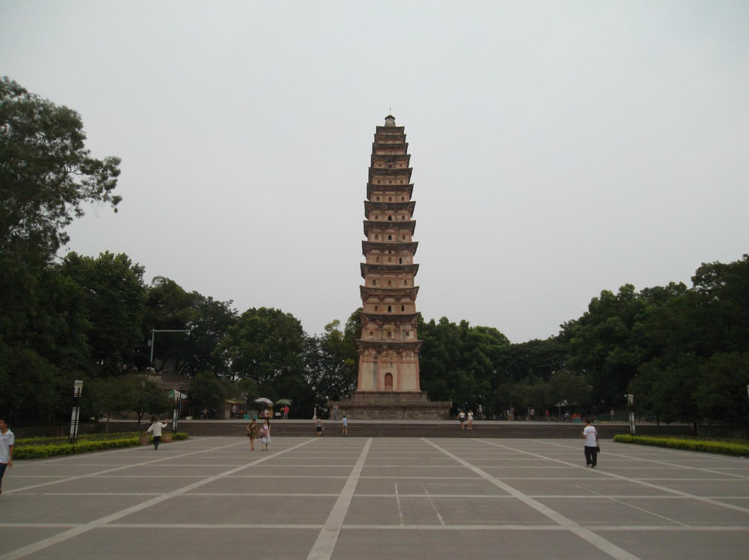 宋代白塔-南充市必去景点