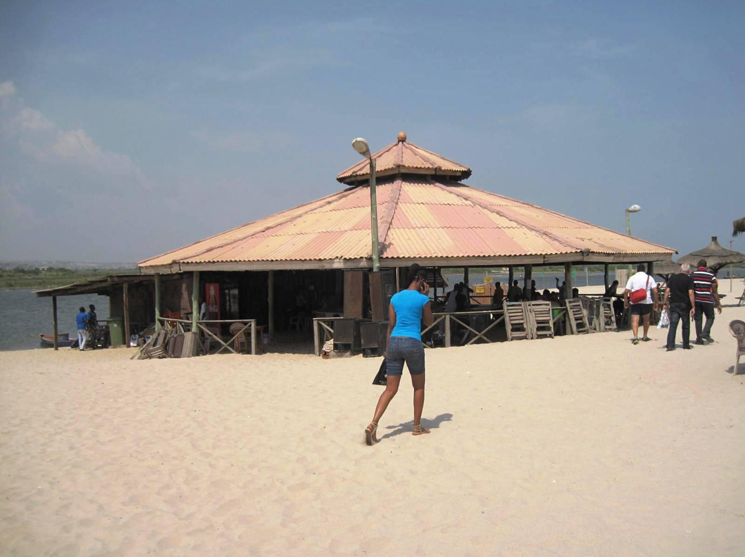 Bojo Beach-阿克拉必去景点