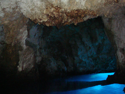 Cave Bisevo-比舍沃必去景点