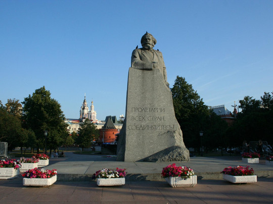 Revolution Square (Ploshchad Revolutsii)-莫斯科必去景点