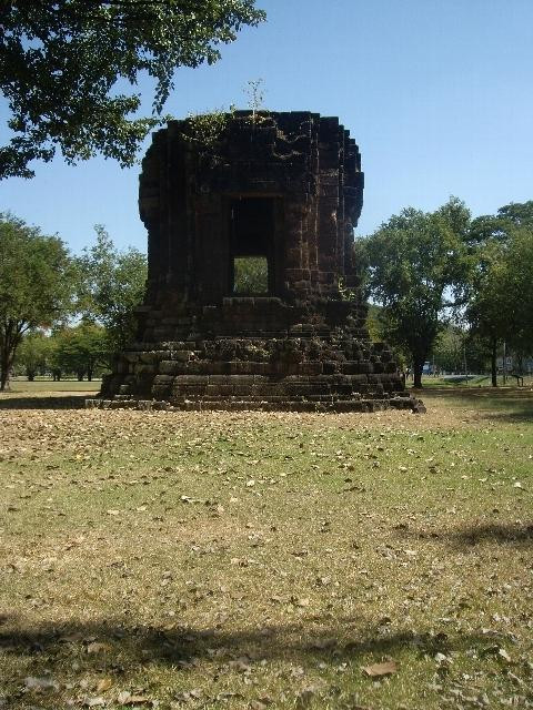 Ta Pha Dean Shrine景点图片