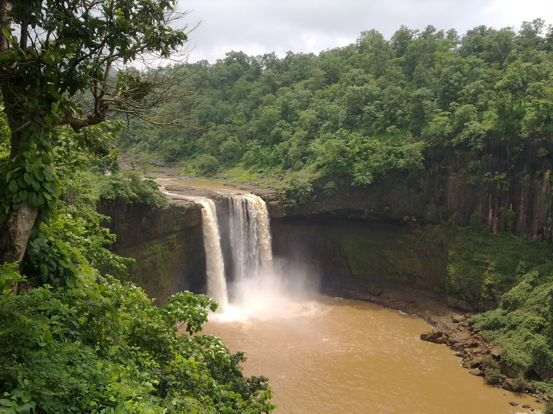 Gira Waterfalls景点图片