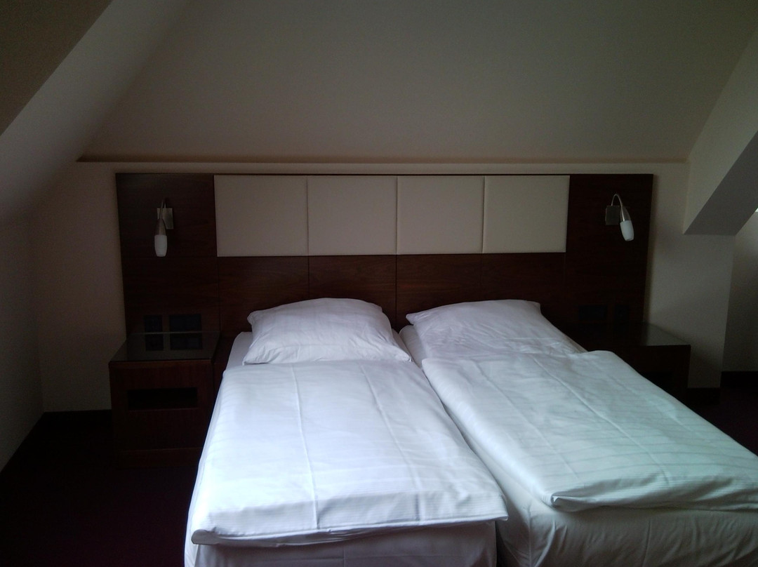 Wremen酒店住宿-Adena Hotel